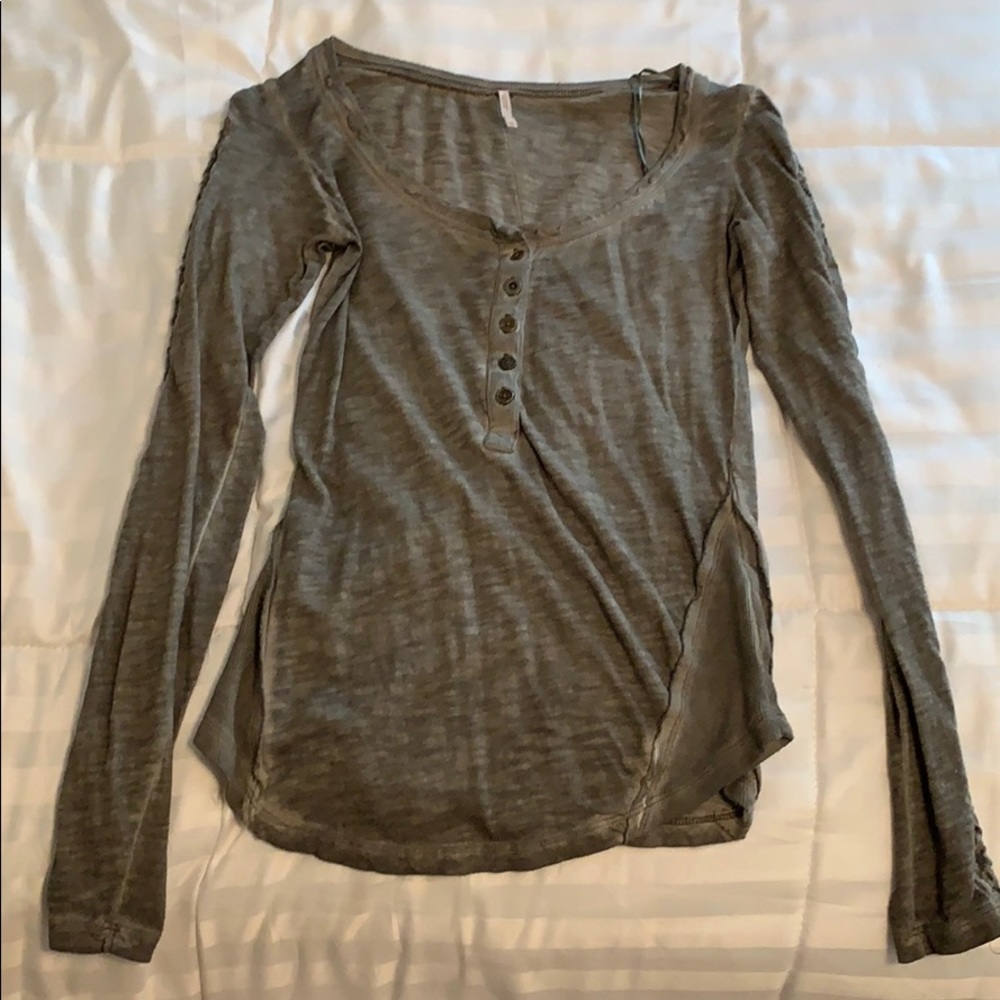 Grayish greenish long sleeve top